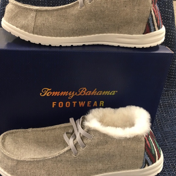 Tommy Bahama Shoes - 💚Tommy Bahamas comfy Loafer slip ons❤️